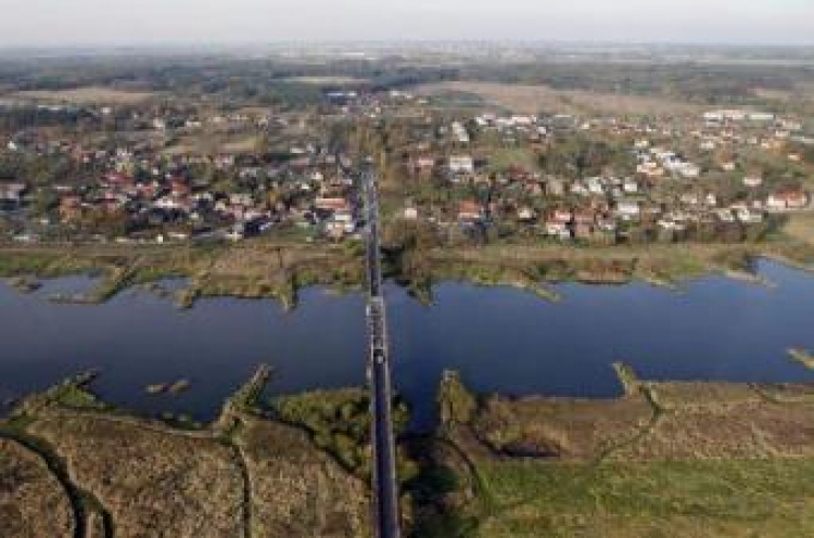 Stary most nad Odrą w Sulechowie. Fot. PAP/L. Muszyński