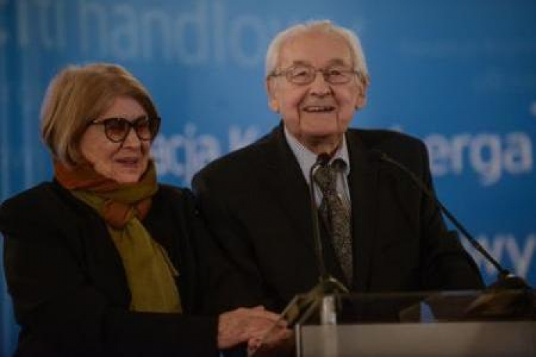 Andrzej Wajda z żoną Krystyną Zachwatowicz-Wajdą - laureaci Nagrody im. prof. A. Gieysztora. Fot. PAP/J. Kamińsk