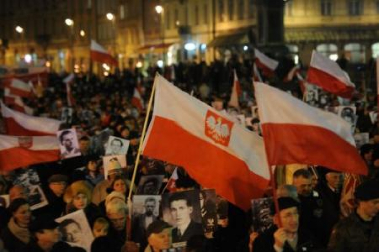 Apel Poległych przed Grobem Nieznanego Żołnierza. Narodowy Dzień Pamięci Żołnierzy Wyklętych. Fot. PAP/A. Hrechorowicz