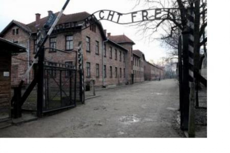 Brama niemieckiego obozu Auschwitz. Fot. PAP/A. Grygiel