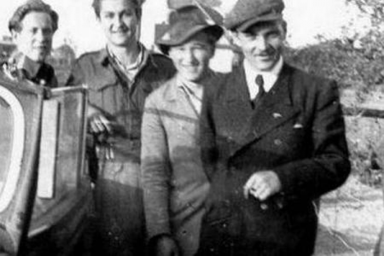 Henryk Flame „Bartek” (pierwszy po prawej). Źródło: IPN