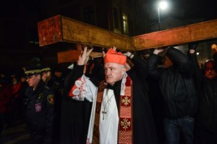 Kard. Kazimierz Nycz podczas Warszawskiej Drogi Krzyżowej. Fot. PAP/J. Kamiński 