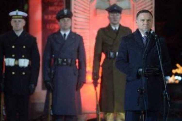 Prezydent Andrzej Duda podczas uroczystości przed Grobem Nieznanego Żołnierza w Warszawie. 1.3.2016. Fot.PAP/B.Zborowski