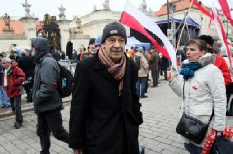 Antoni Krauze ma planie filmu “Smoleńsk”. Fot. PAP/L. Szymański