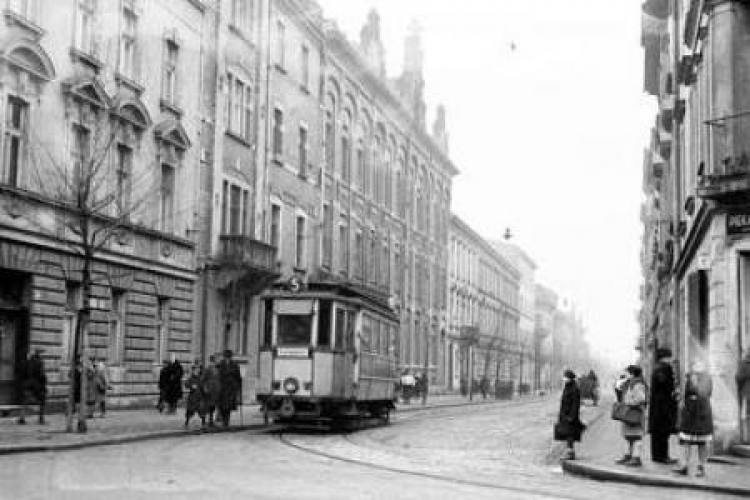 Tramwaj na ul. Topolowej w Krakowie 1933 r. Źródło: NAC