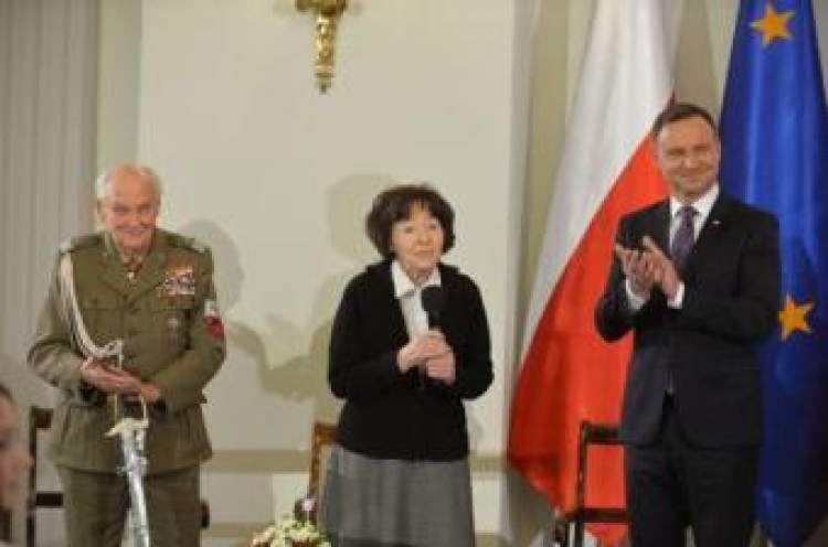 Gen. Jan Podhorski, Zofia Pilecka, prezydent Andrzej Duda podczas lekcji historii w Pałacu Prezydenckim. Fot.PAP/M.Obara