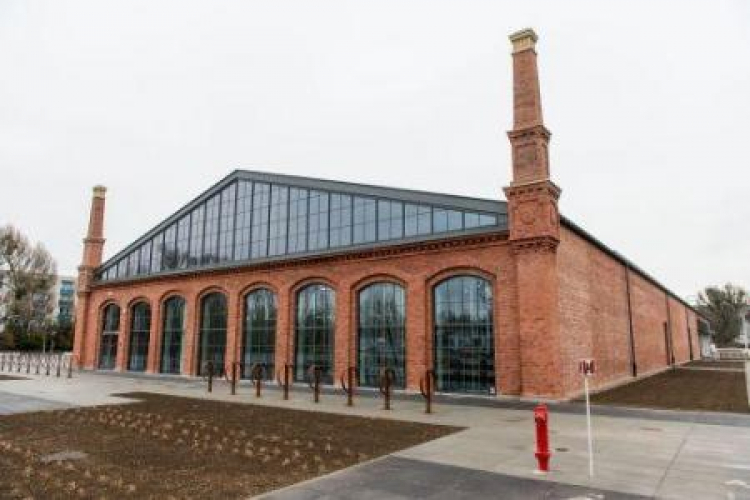 Budynek Centrum Historii Zajezdnia we Wrocławiu. Fot. PAP/M. Kulczyński 