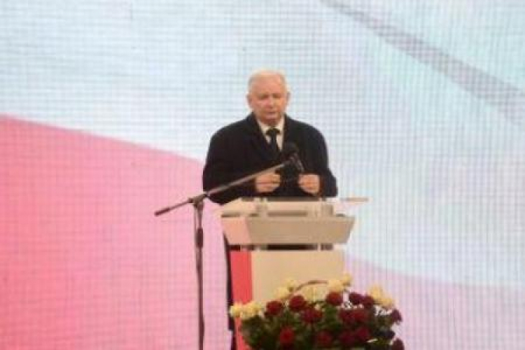 Prezes PiS Jarosław Kaczyński przemawia podczas Apelu Pamięci w 6. rocznicę katastrofy smoleńskiej. Fot.PAP/B. Zborowski