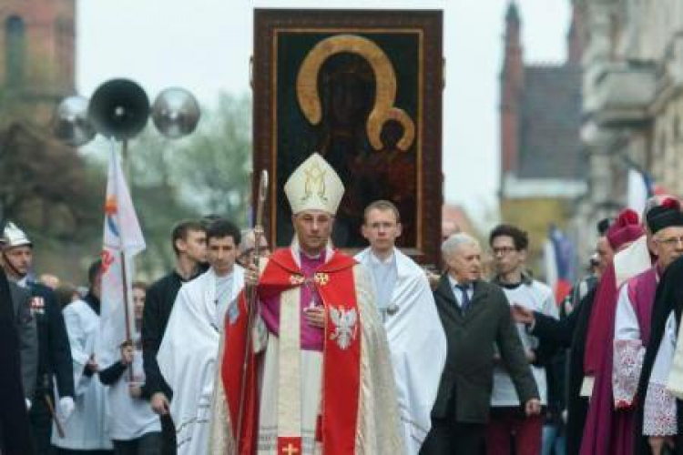 Prymas Polski abp Wojciech Polak podczas uroczystości w Gnieźnie. 13.04.2016. Fot. PAP/J. Kaczmarczyk