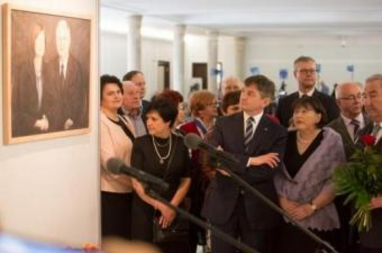 Marszałek Sejmu M. Kuchciński otworzył wystawę "Portrety smoleńskie". Fot. Paweł Kula