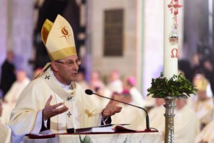 Abp Wojciech Polak podczas mszy św. w Bazylice w Gnieźnie. Obchody 1050-lecia Chrztu Polski. Fot. PAP/J. Kaczmarczyk