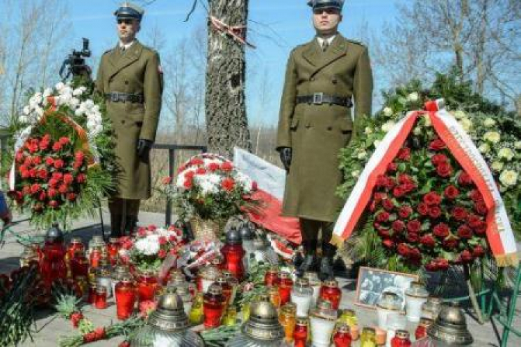 Uroczystości w piątą rocznicę katastrofy smoleńskiej na lotnisku w Smoleńsku. Fot. PAP/W. Pacewicz