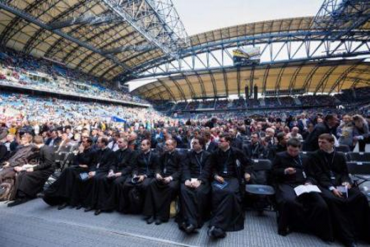 Spotkanie ewangelizacyjne w ramach uroczystości 1050-lecia Chrztu Polski na stadionie w Poznaniu. Fot. PAP/M. Zakrzewski