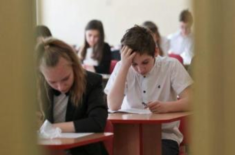 Uczniowie SP nr 21 w Gorzowie Wielkopolskim piszą ogólnopolski sprawdzian dla szóstoklasistów. Fot. PAP/L. Muszyński Uczniowie SP nr 21 w Gorzowie Wielkopolskim piszą ogólnopolski sprawdzian dla szóstoklasistów. Fot. PAP/L. Muszyński