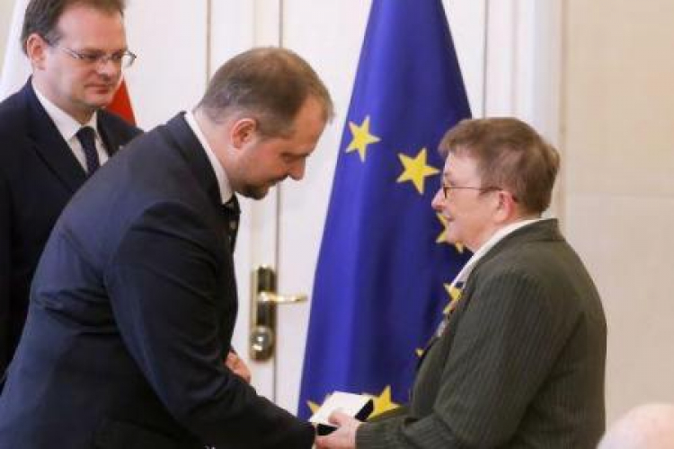 Witomiła Maria Wołk-Jezierska odbiera Medal Pro Patria. Fot. PAP/P. Supernak 