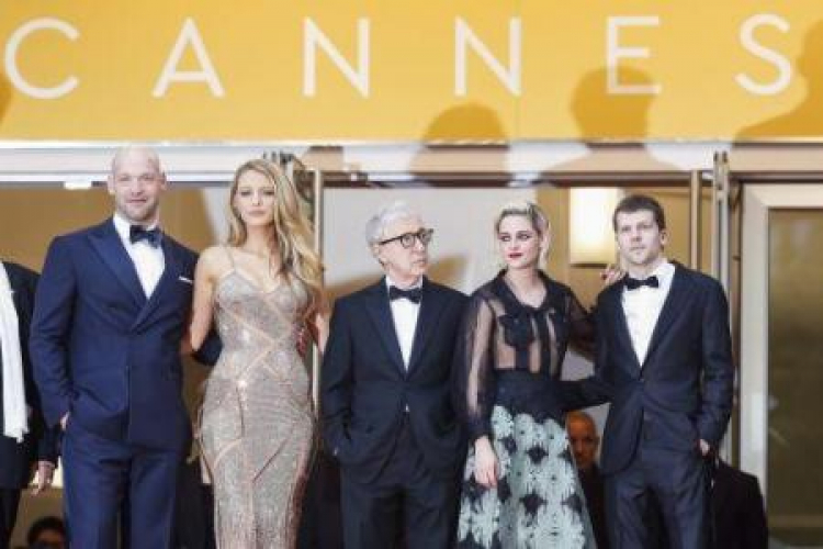 Otwarcie 69. festiwalu w Cannes:Corey Stoll, Blake Lively, Woody Allen, Kristen Stewart i Jesse Eisenberg. Fot. PAP/EPA 