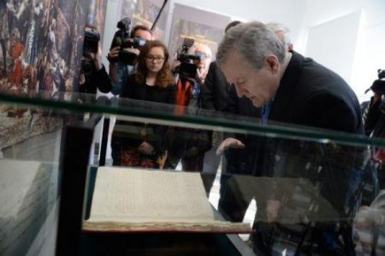 Minister kultury i dziedzictwa narodowego Piotr Gliński w Galerii Kordegarda. Fot. PAP/J. Turczyk Minister kultury i dziedzictwa narodowego Piotr Gliński w Galerii Kordegarda. Fot. PAP/J. Turczyk