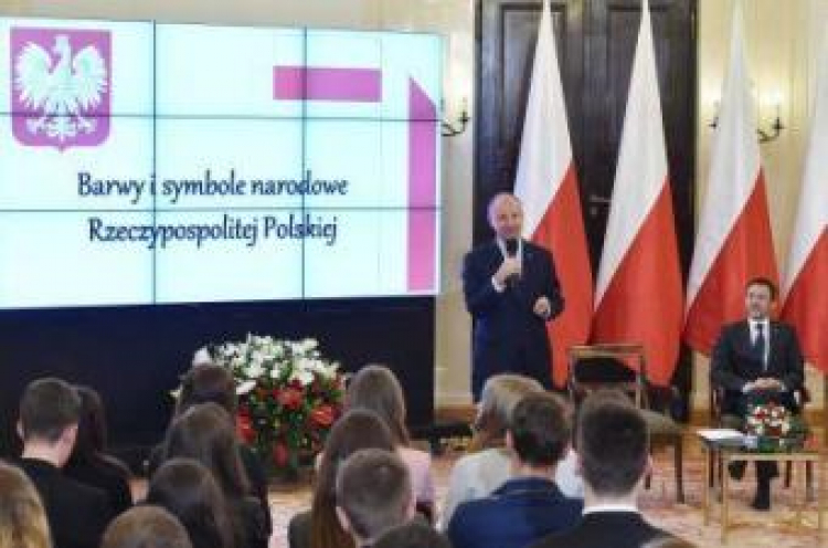 Minister w KPRM Wojciech Kolarski (L) podczas lekcji w Pałacu Prezydenckim. Fot. PAP/R. Pietruszka 