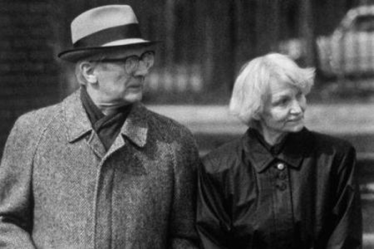 B. przywódca NRD Erich Honecker z żoną Margot w chilijskiej ambasadzie w Moskwie. 17.04.1992. Fot. PAP/EPA