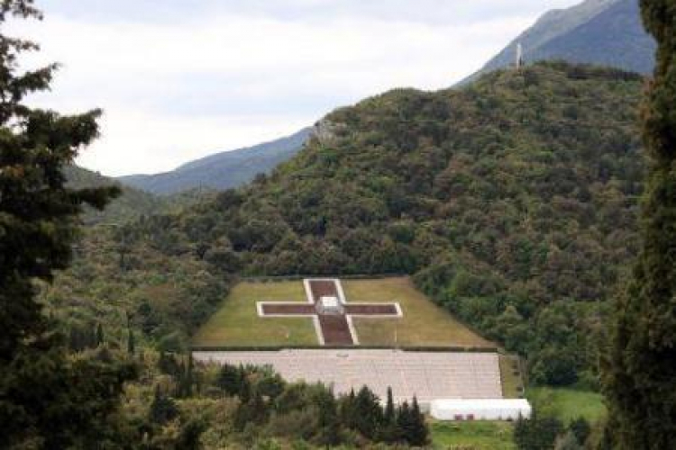 Polski Cmentarz Wojenny na Monte Cassino. Fot. PAP/L. Szymański 