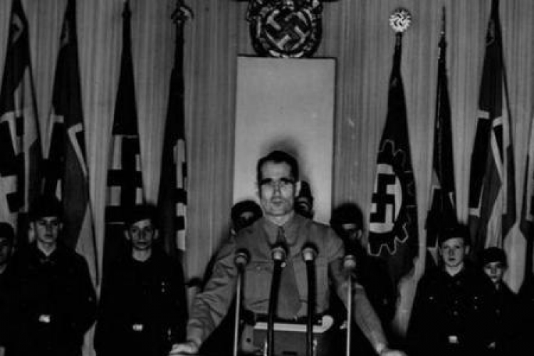 Rudolf Hess przemawia do młodzieży niemieckiej z okazji urodzin Adolfa Hitlera. Berlin, 1940.04.20. Źródło: NAC 