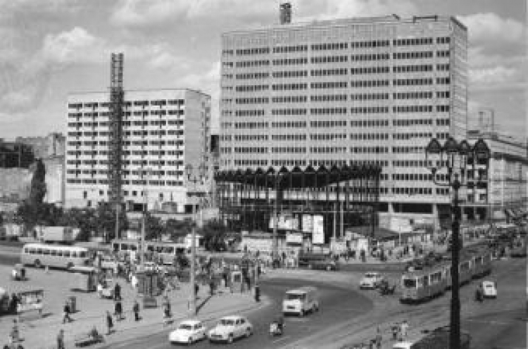 Skrzyżowanie Alej Jerozolimskich z ulicą Marszałkowską. Warszawa 08.1964. Fot. PAP/M. Szyperko