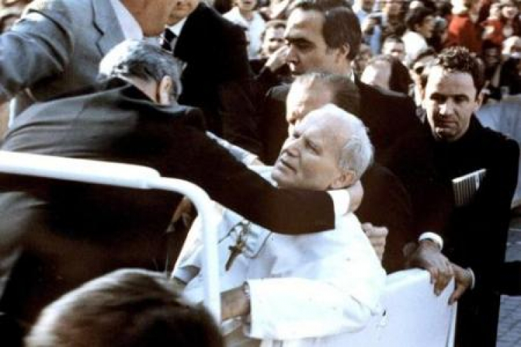 Zamach na papieża Jana Pawła II na placu św. Piotra w Rzymie. 13.05.1981. Fot. PAP/Archiwum