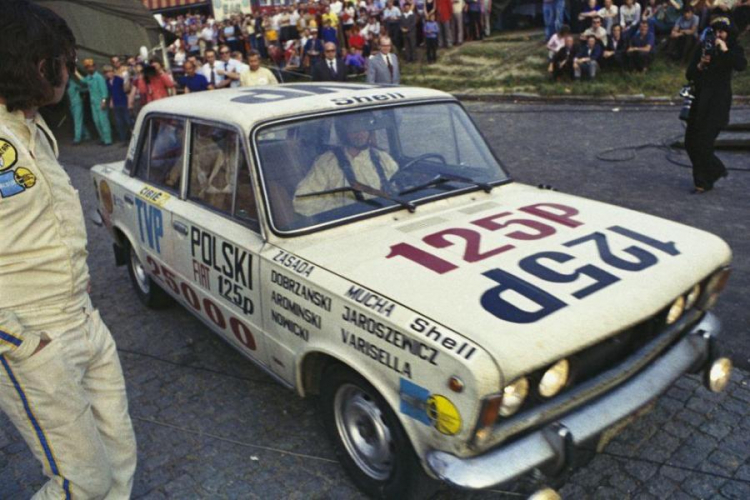 Ustanowienie światowego rekordu prędkości na dystansie 50 000 km Fiatem 125p.Wrocław 30.06.1973. Fot. PAP/Ch. Niedenthal