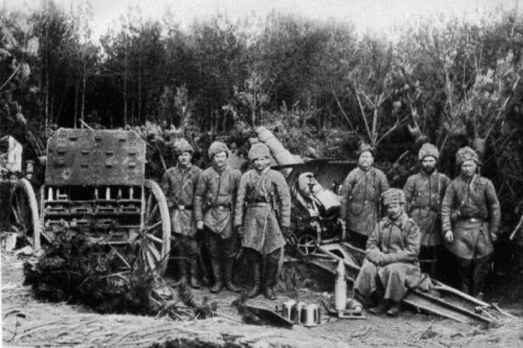 Ofensywa Brusiłowa. Bateria rosyjskich haubic. 1916 r. Źródło: arch. prof. Piotra Szlanty