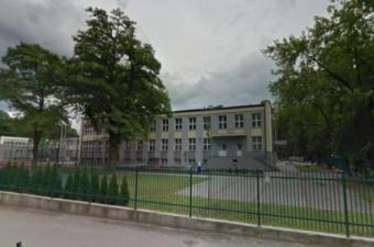 Szkoła Podstawowa nr 12 im. Powstańców Śląskich w Warszawie. Źródło: Google Maps
