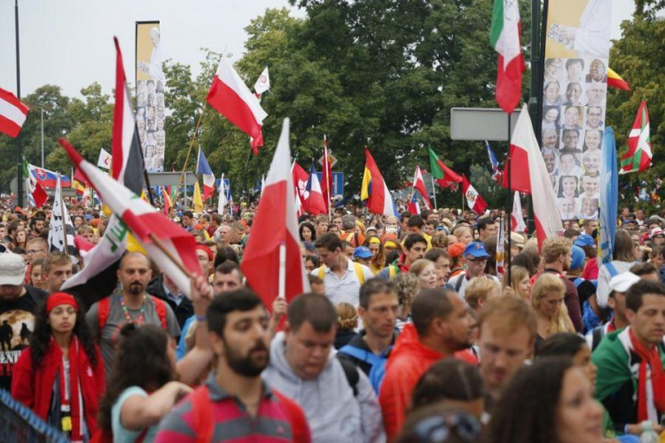 Pielgrzymi wracają z krakowskich Błoń po spotkaniu z papieżem Franciszkiem. 28.07.2016. Fot. PAP/A. Grygiel 