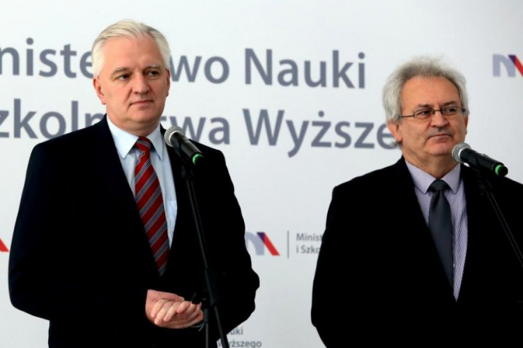 Wicepremier, minister nauki Jarosław Gowin (L) i przewodniczący Rady NPRH Włodzimierz Bolecki. Fot. PAP/T. Gzell 