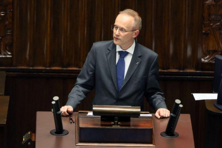 Prezes IPN Łukasz Kamiński podczas posiedzenia Sejmu przedstawia informację o działalności Instytutu. Fot. PAP/T. Gzell 