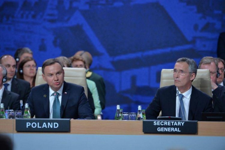 Prezydent A. Duda (L) i sekretarz generalny NATO J. Stoltenberg - 1. sesja szczytu NATO w Warszawie. Fot. PAP/J. Turczyk