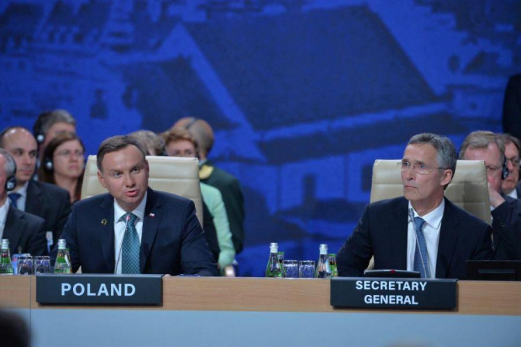 Prezydent A. Duda (L) i sekretarz generalny NATO J. Stoltenberg - 1. sesja szczytu NATO w Warszawie. Fot. PAP/J. Turczyk Prezydent A. Duda (L) i sekretarz generalny NATO J. Stoltenberg - 1. sesja szczytu NATO w Warszawie. Fot. PAP/J. Turczyk