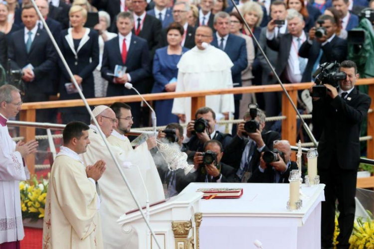 Papież Franciszek uczestniczy w mszy św. w Klasztorze Jasnogórskim. Fot. PAP/L. Szymański