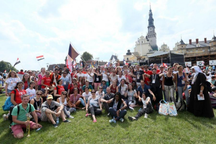 Młodzi pielgrzymi na Jasnogórskich Błoniach. 23.07.2016. Fot. PAP/W. Deska 