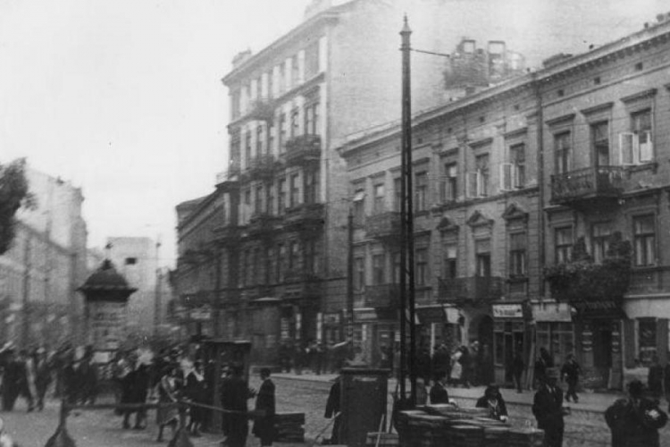 Ulica Zamenhofa w Warszawie. 08.1931. Fot. Leon Jarumski. Źródło: NAC