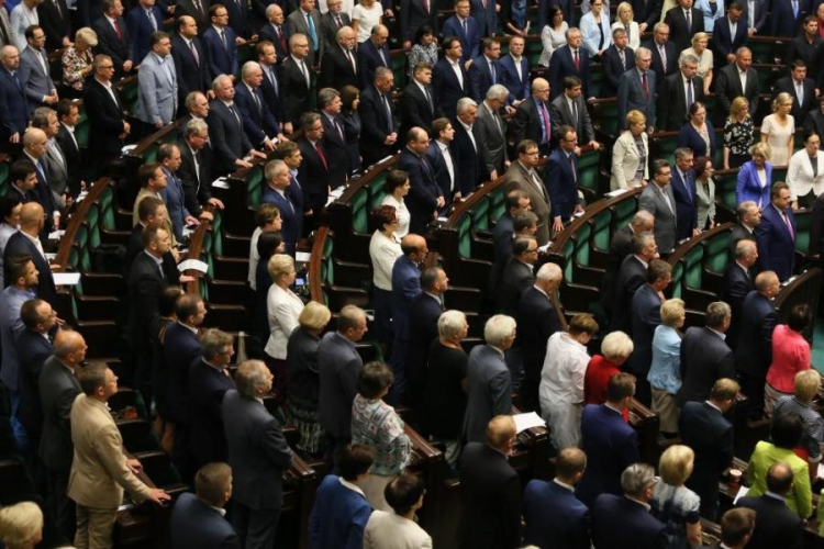 Sejm ustanowił 11 lipca Narodowym Dniem Pamięci Ofiar Ludobójstwa dok. przez ukraińskich nacjonalistów. Fot. PAP/T.Gzell