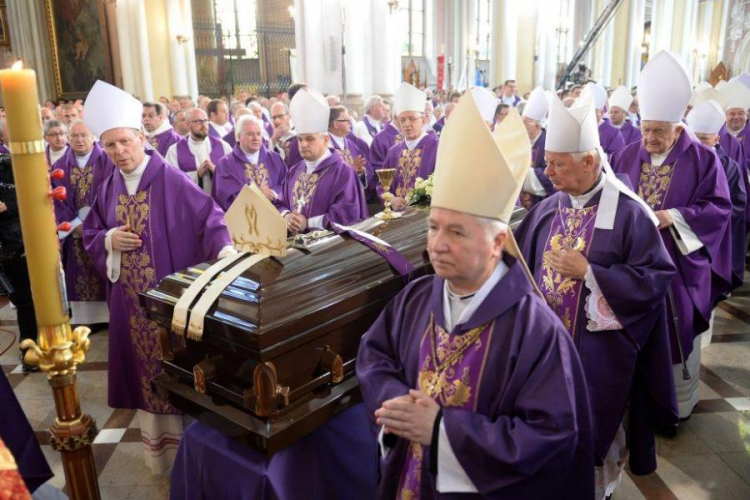 Uroczystości pogrzebowe abp. Zygmunta Zimowskiego w katedrze pw. Opieki NMP w Radomiu. Fot. PAP/P. Polak