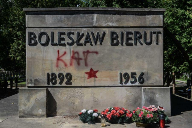 Grób Bolesława Bieruta na warszawskich Powązkach Wojskowych. Fot. PAP/J. Kamiński