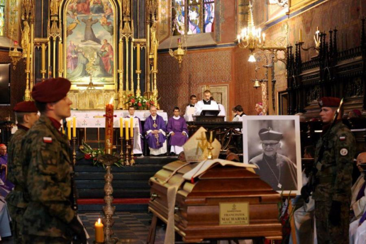 Uroczystości pogrzebowe kard. Franciszka Macharskiego w bazylice św. Franciszka z Asyżu w Krakowie. Fot. PAP/S.Rozpędzik