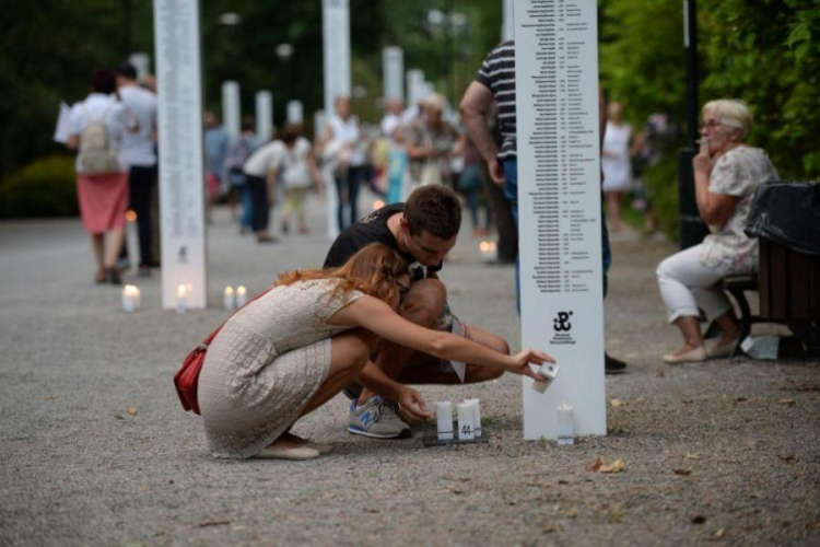 Marsz Pamięci upamiętniający cywilne ofiary powstania przy wystawie 'Zachowajmy ich w pamięci'. Fot. PAP/J. Turczyk 