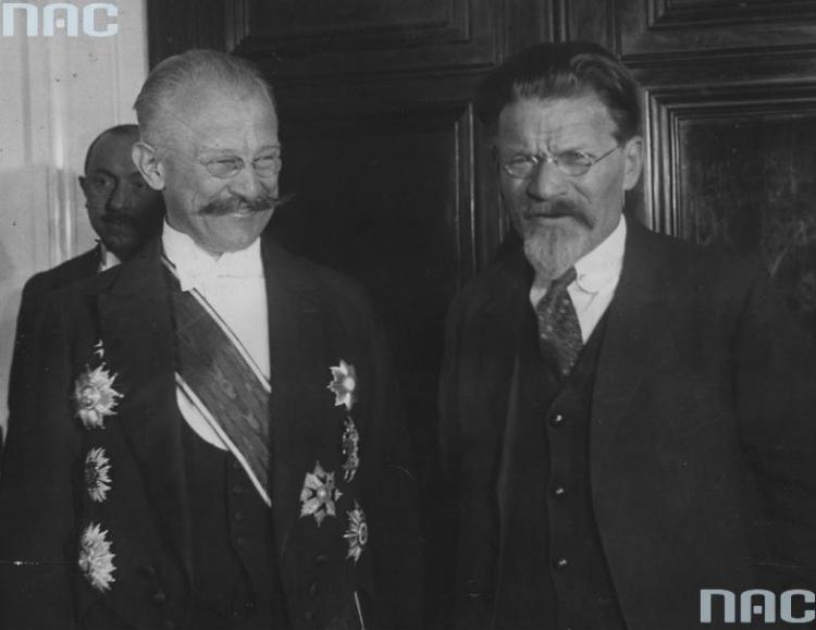 Przewodniczący CKW ZSRR Michaił Kalinin (p) obok posła i ministra pełnomocnego RP Stanisław Patka. Moskwa. 1929 r. Źródło: NAC