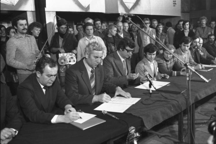 Podpisanie Porozumień Jastrzębskich w kopalni "Manifest Lipcowy". Jastrzębie Zdrój, 3.09.1980. Fot. PAP/ CAF/S. Jakubowski