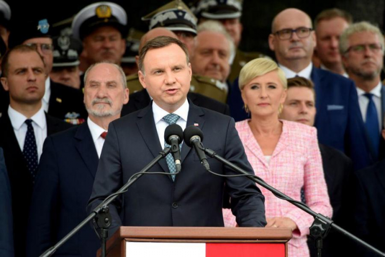 Wystąpienie prezydenta Andrzeja Dudy przed rozpoczęciem defilady. Obchody Święta Wojska Polskiego. Fot. PAP/R.Pietruszka