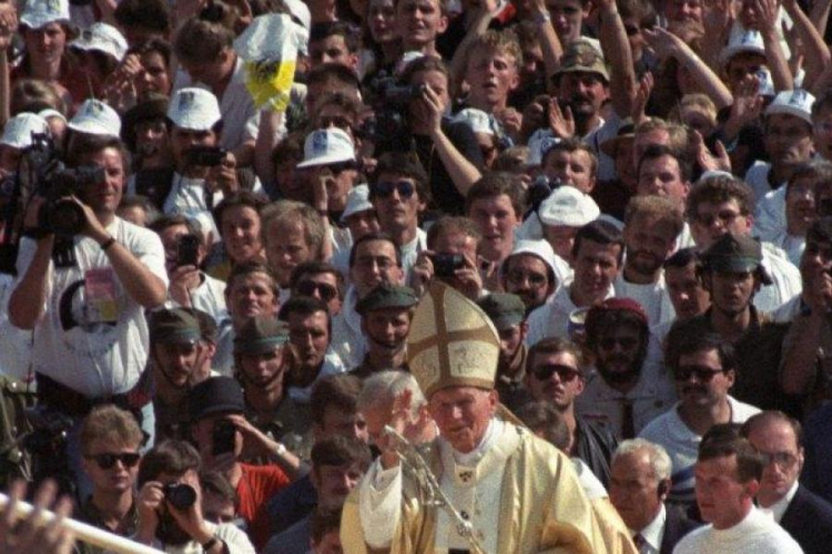 Papież Jan Paweł II podczas VI Światowych Dni Młodzieży. Częstochowa 15.08.1991. Fot. PAP/W. Jabłonowski