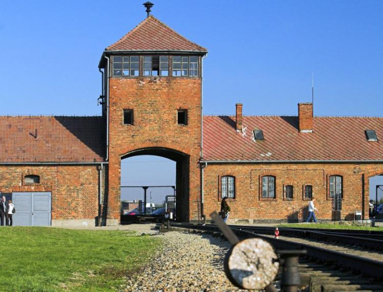  Auschwitz II-Birkenau, Brama Śmierci. Fot. PAP/J. Ochoński 