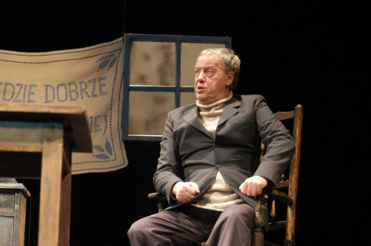 Edward Kusztal w sztuce  "Porucznik z Inishmore" w teatrze im. Żeromskiego w Kielcach Fot. PAP/P. Polak