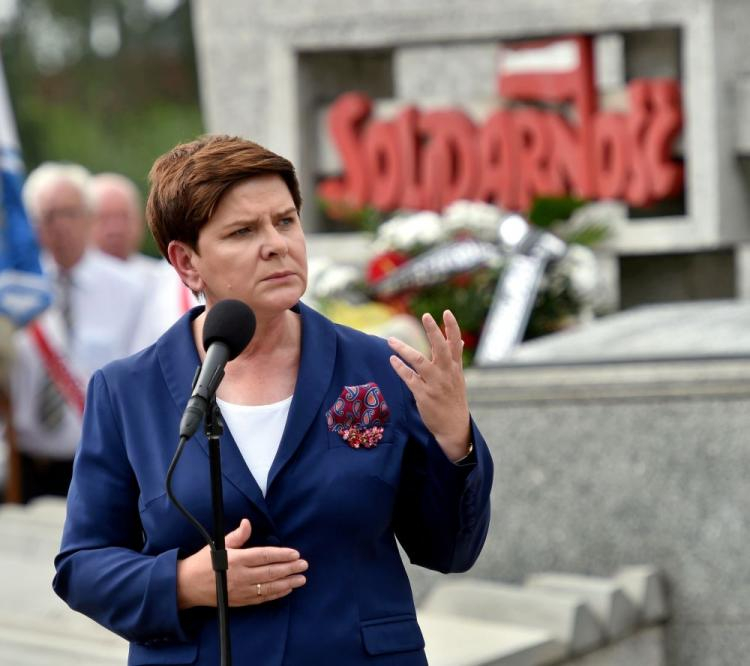 Premier Beata Szydło przemawia podczas uroczystości przy Pomniku Porozumienia Jastrzębskiego w Jastrzębiu-Zdroju. Fot. PAP/J. Bednarczyk